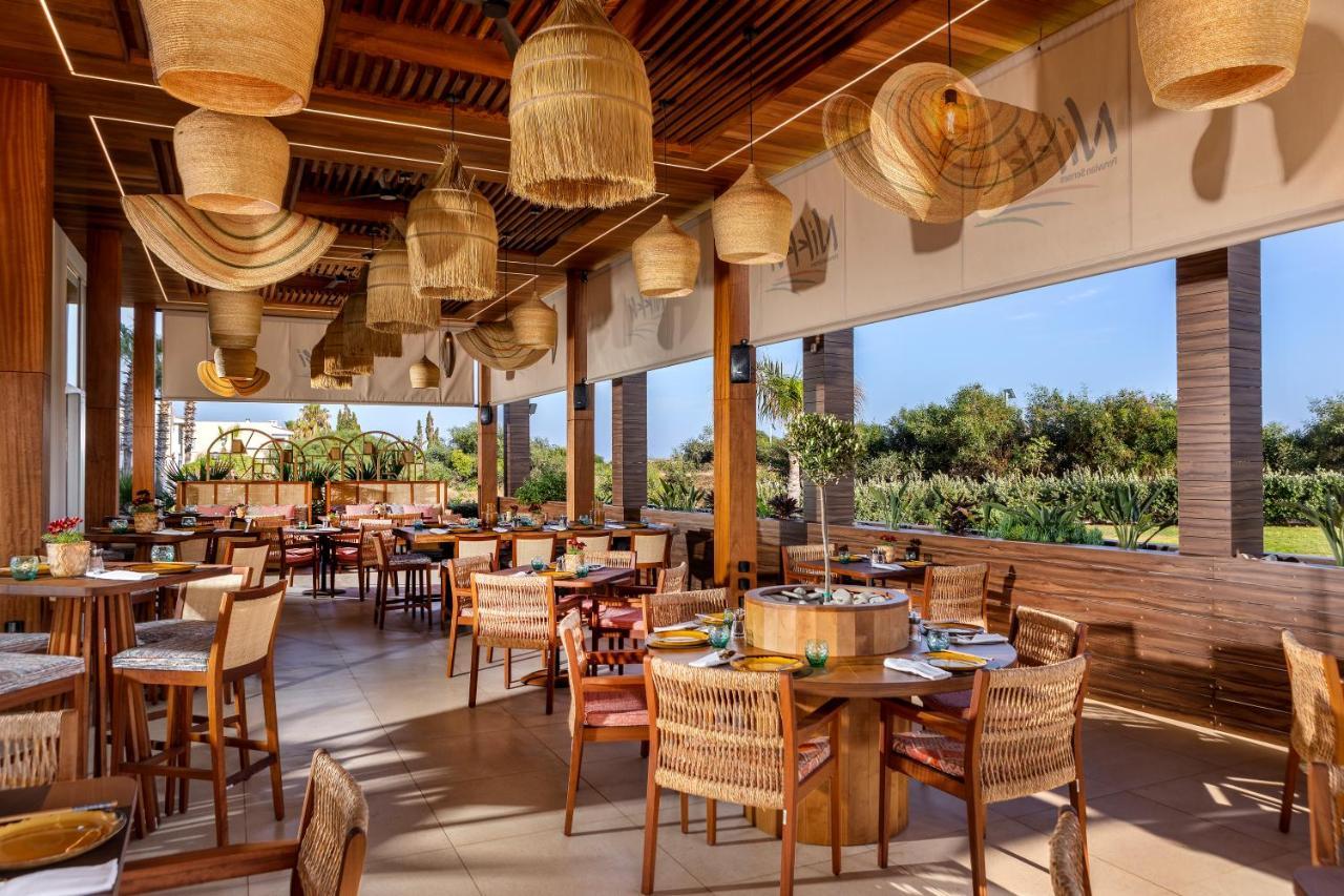 Nissiblu Beach Resort Ajía Nápa Kültér fotó Restaurant at the resort