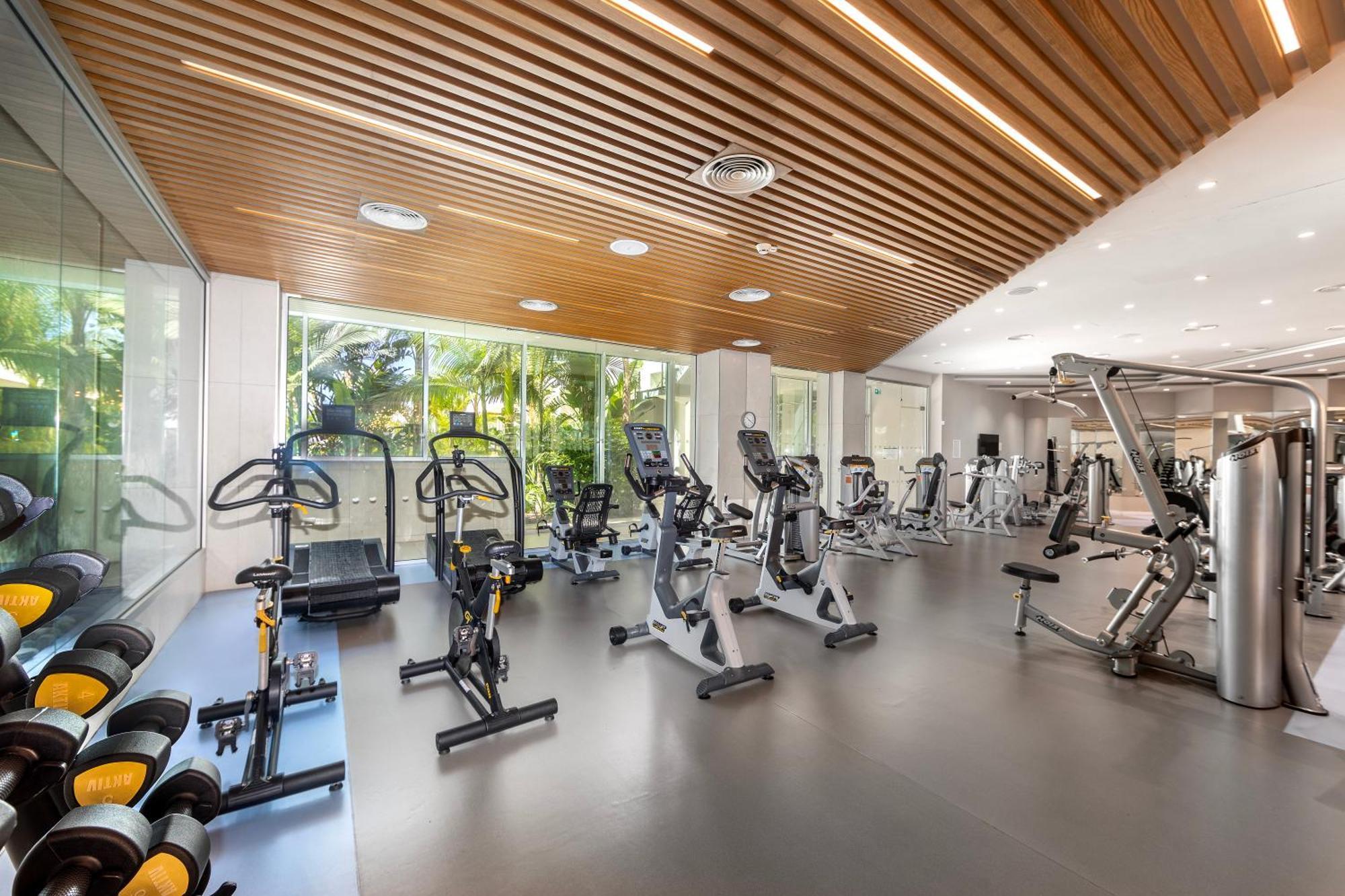 Nissiblu Beach Resort Ajía Nápa Kültér fotó The gym at the InterContinental Sanctuary Cove Resort